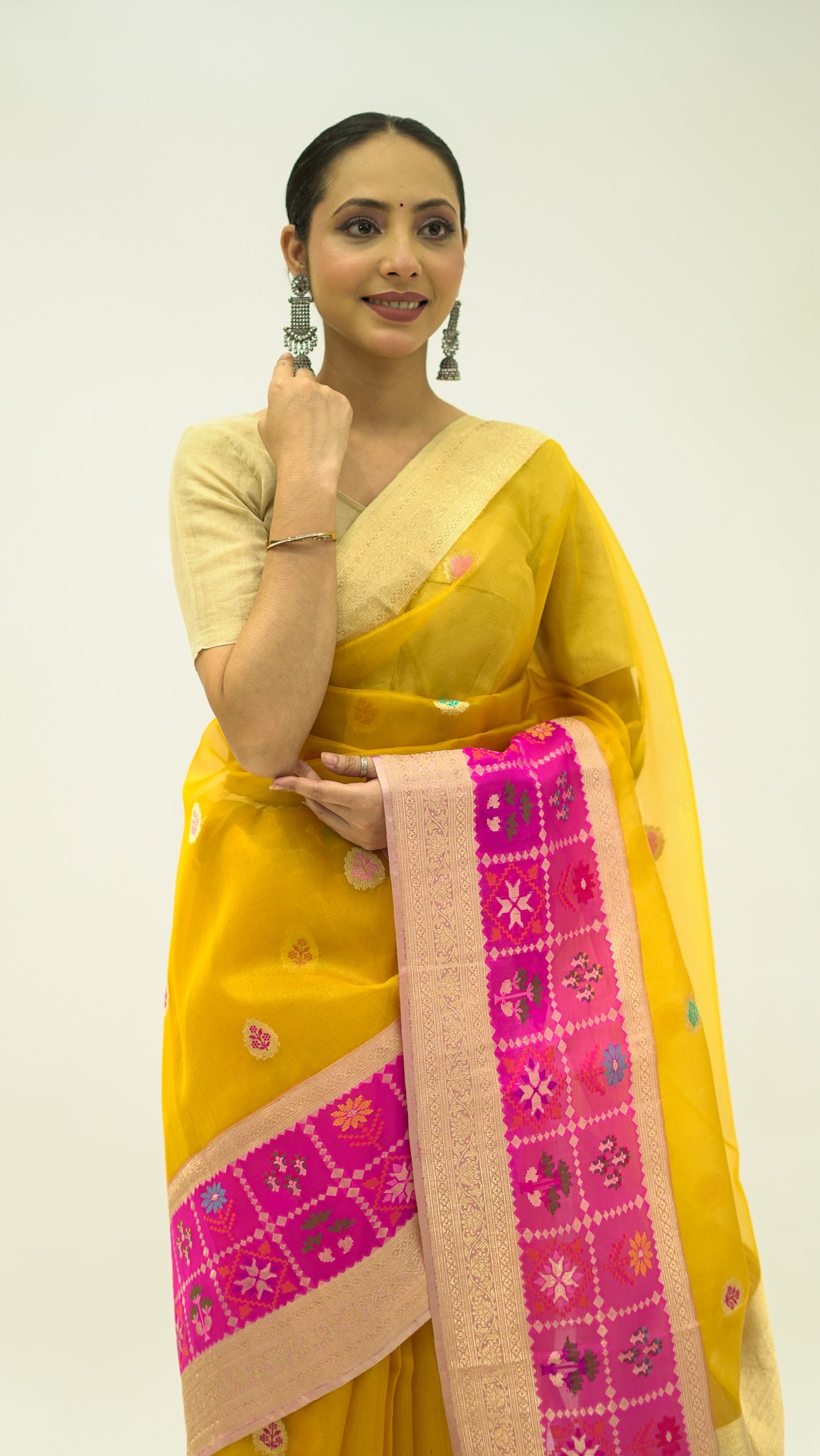 Golden Bloom Contrast Kora Silk Saree