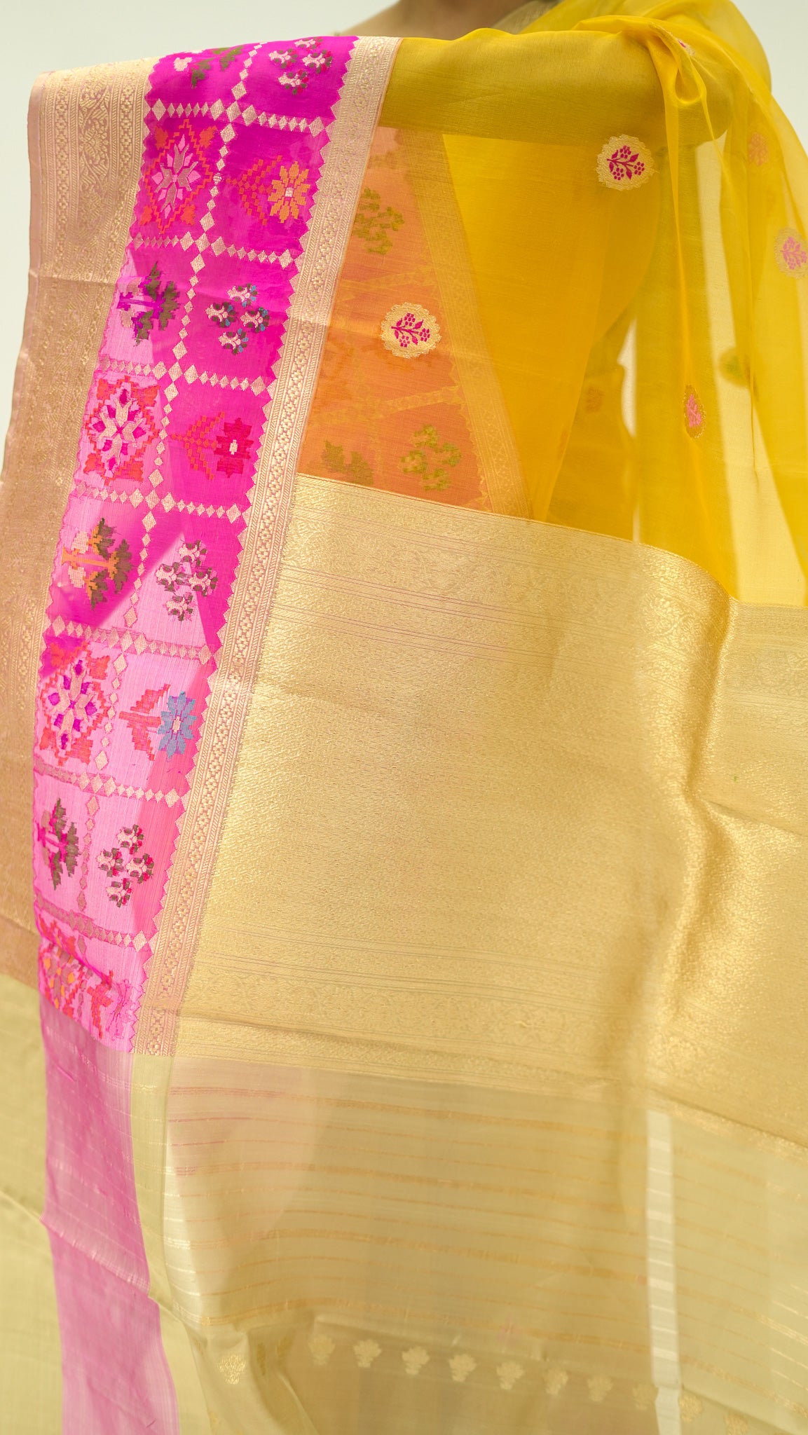 Golden Bloom Contrast Kora Silk Saree